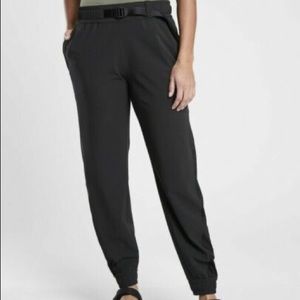Athleta Quest Jogger Size 6 Black
